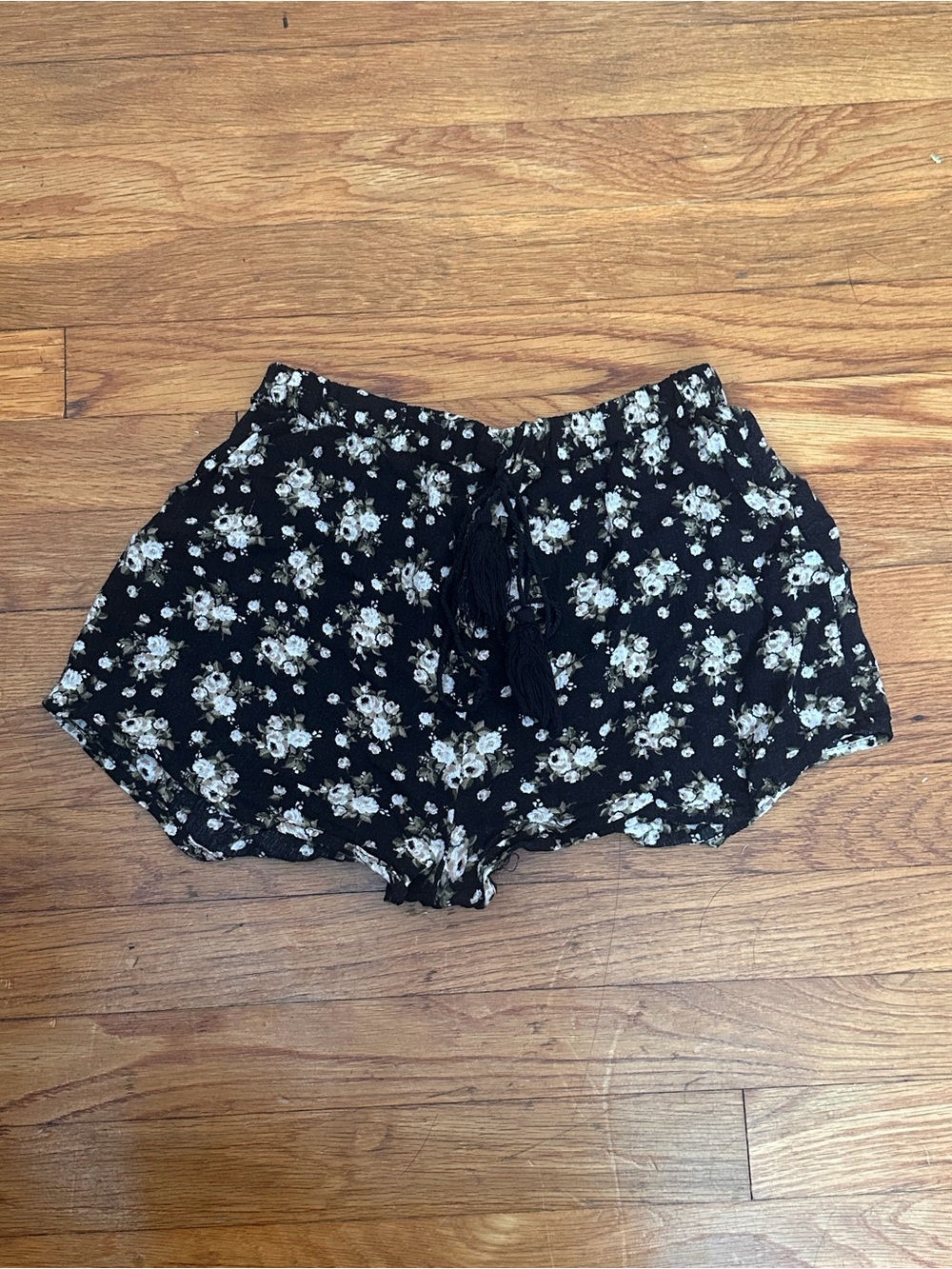 Charlotte Russe Black Floral Tie-Front Shorts